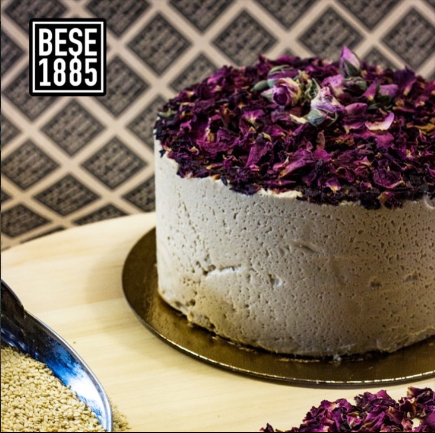Delicious halva from Turkey, 450g – Special cake-shaped halva, tahini halva – 52% sesame paste – Gluten-free – No glucose syrup, palm oil &amp; artificial sweeteners – Halva (rose with rose petals) 